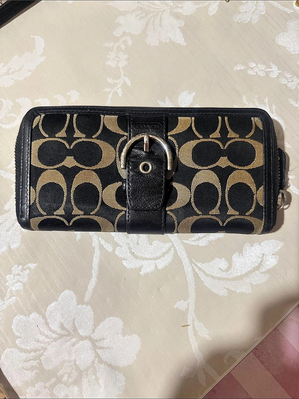 Coach Signature Zip-Around Wallet Black & Brown zipper not working